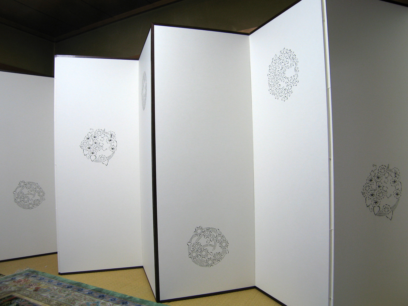 町家ふすま・花丸の屏風