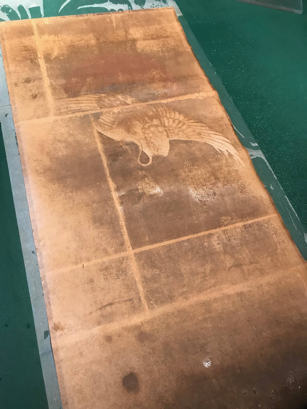 裏打ちをめくるところ