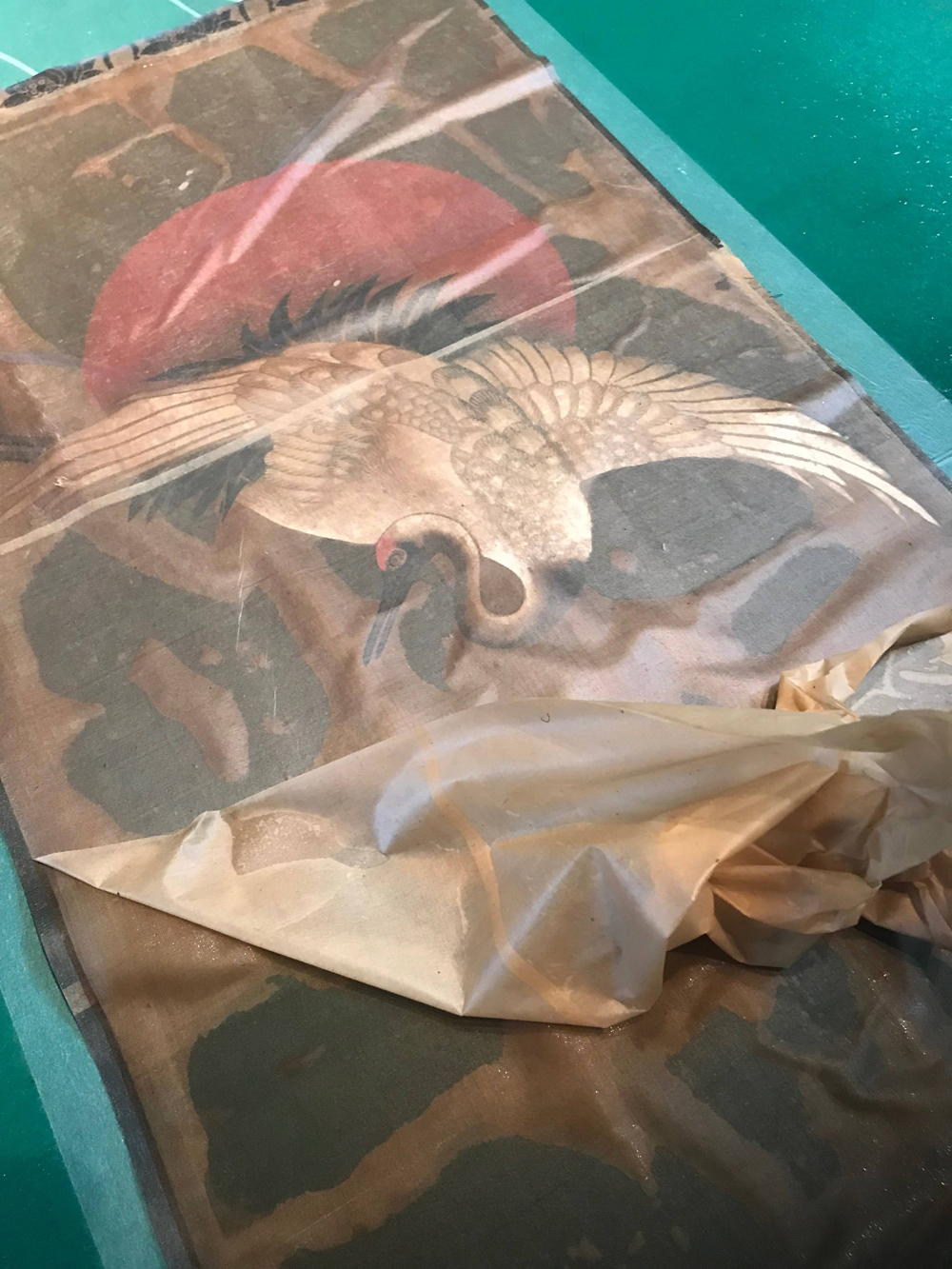 裏打ちをめくるところ