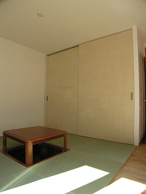 手漉き吉野和紙の乱張り襖（ふすま）・大阪市