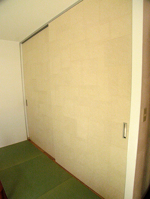 手漉き吉野和紙の乱張り襖（ふすま）・大阪市