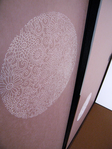 伊勢型紙(花唐草)の襖