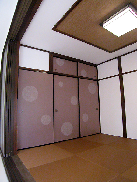 伊勢型紙(花唐草)の襖