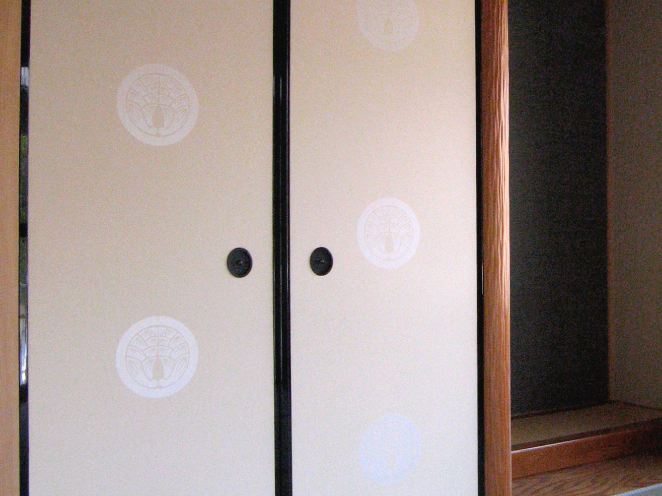 寺紋入り襖（ふすま）