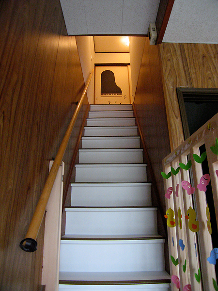 ペンギン柄の襖（ふすま）とグランドピアノ柄の襖（ふすま）