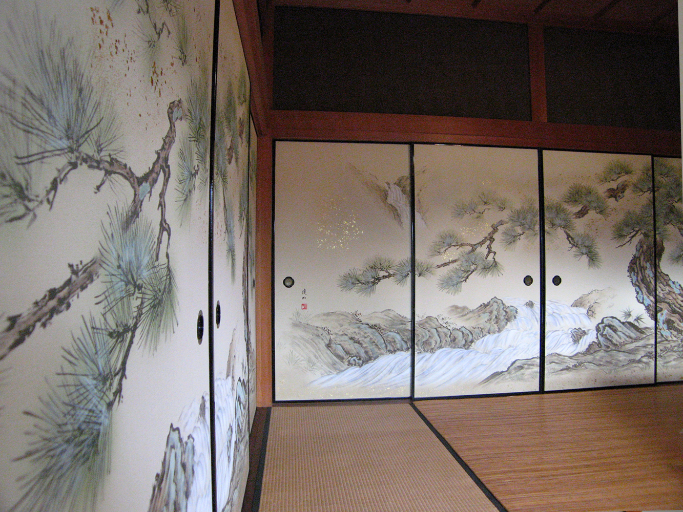 織物「松柄」の襖