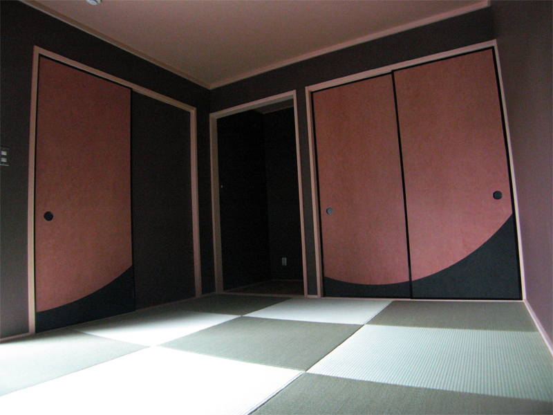 柿渋と墨染・アール腰張りの襖