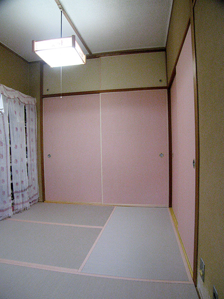 ピンク色のかわいいふすま