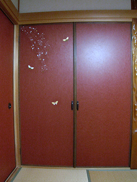 開き襖　胡蝶・四君子