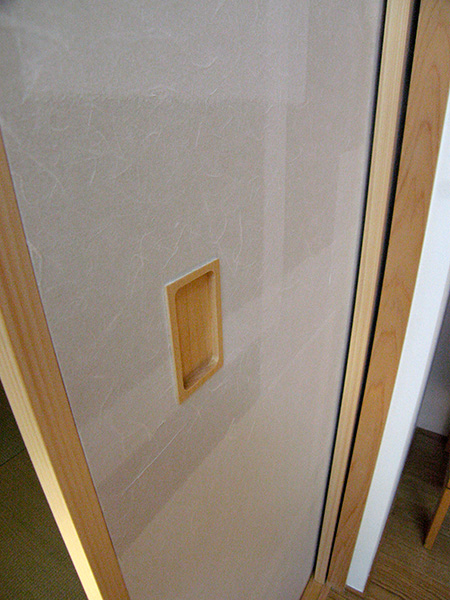 乱貼り襖と変形伊勢型紙の襖（ふすま