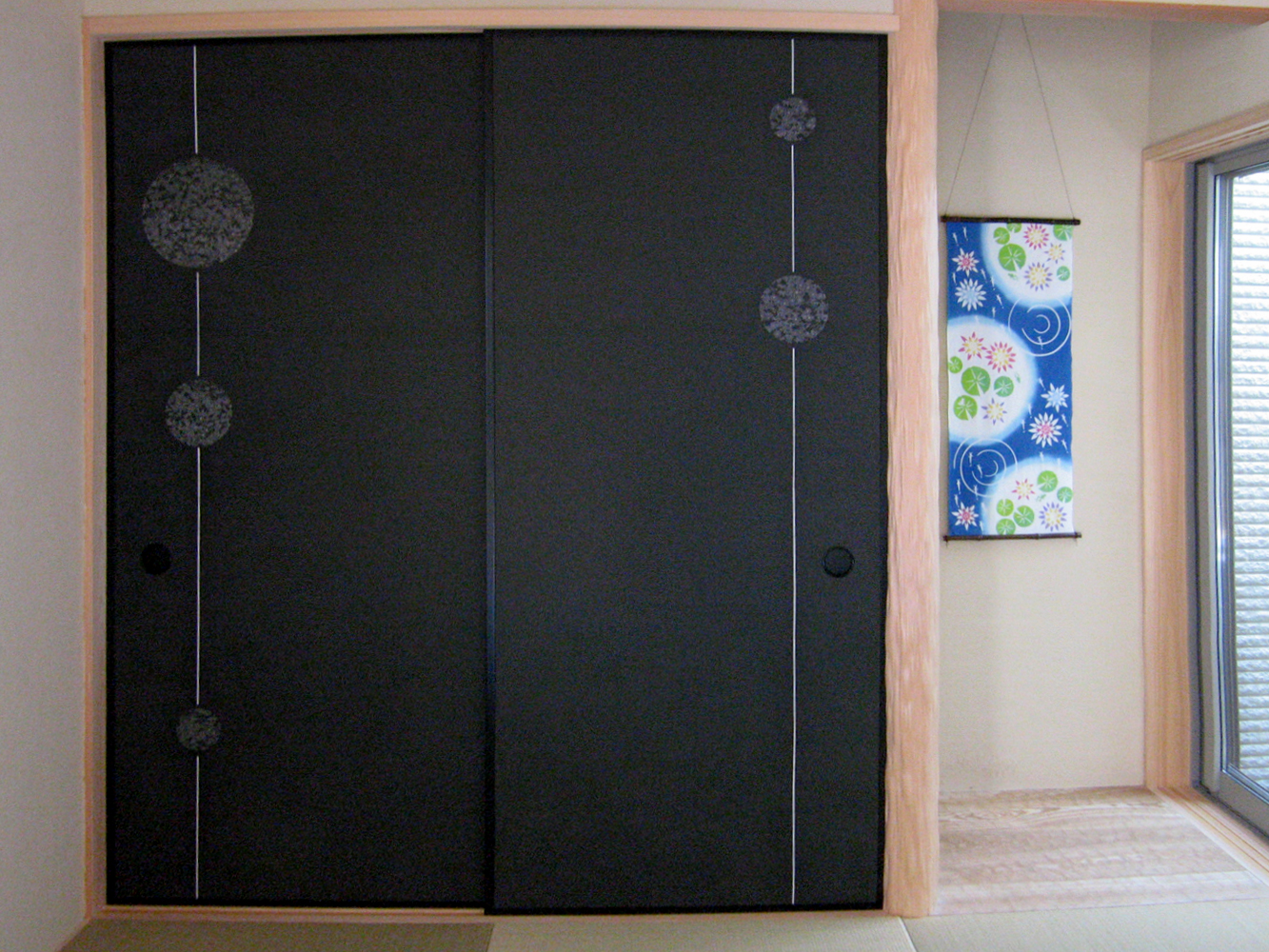 乱貼り襖と変形伊勢型紙の襖