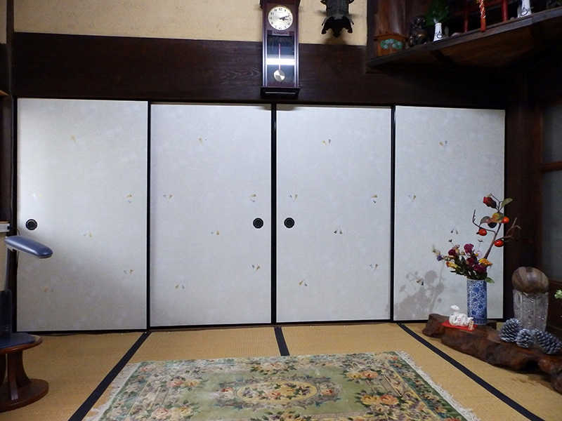 手漉きふすま紙「菊」の襖