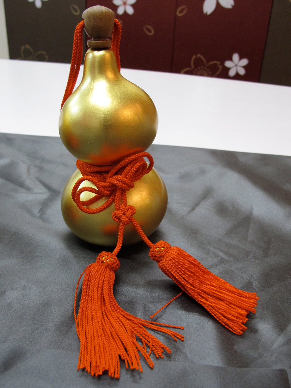 瓢箪に箔を張る　金の瓢箪