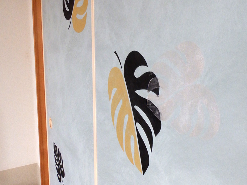 モンステラとホヌの襖（ふすま