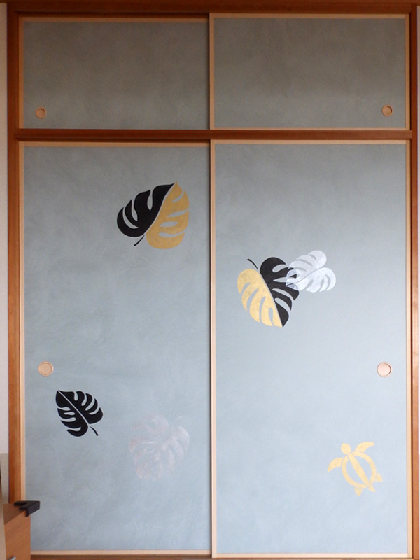 モンステラとホヌの襖（ふすま
