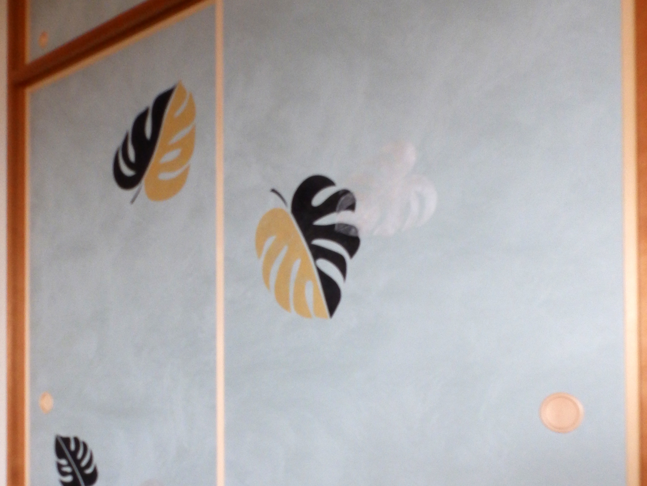 モンステラとホヌの襖