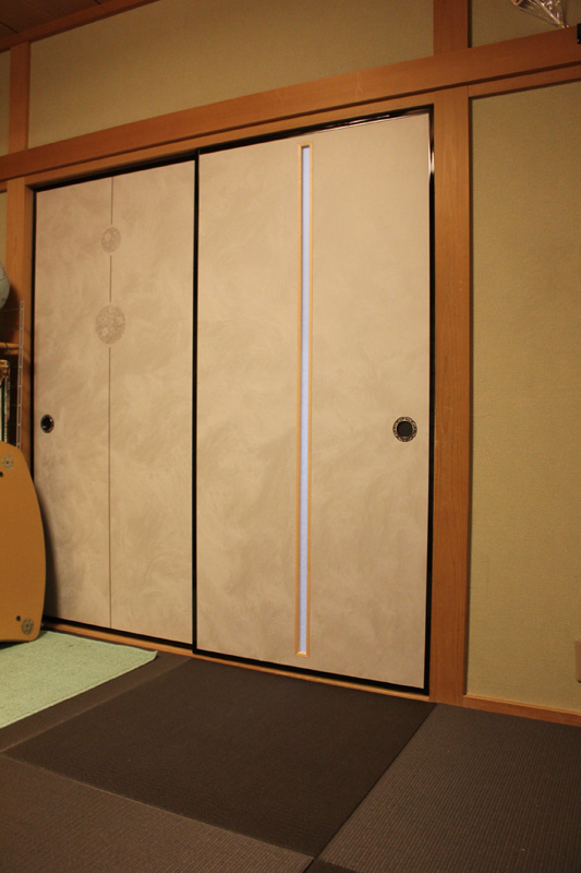 スリットの入ったふすま