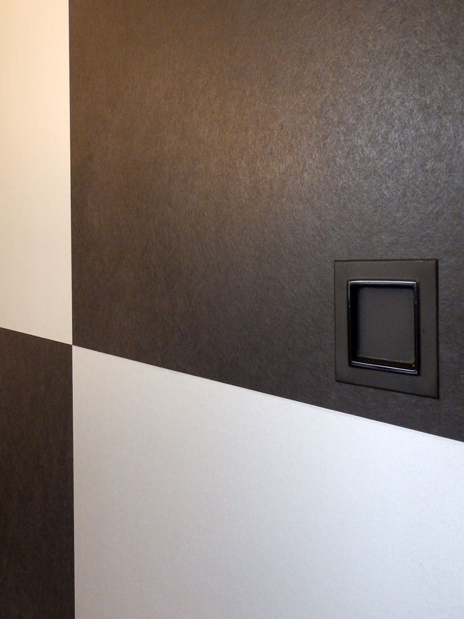 黒と金の市松襖（ふすま）