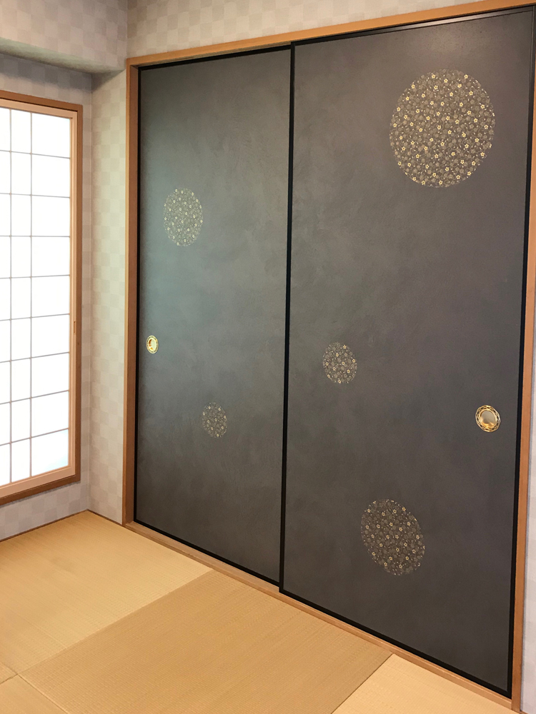 越前手漉き雲肌　伊勢型紙「梅唐草」の襖・神戸市垂水区