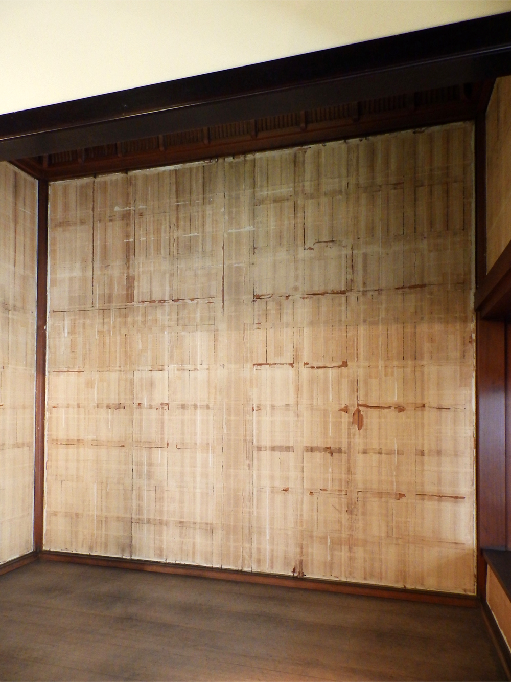 元の和紙を剥がして、下地を整える