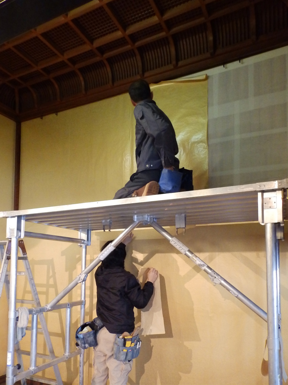 和紙を重ね合わせるときは必ず右端が上になるように