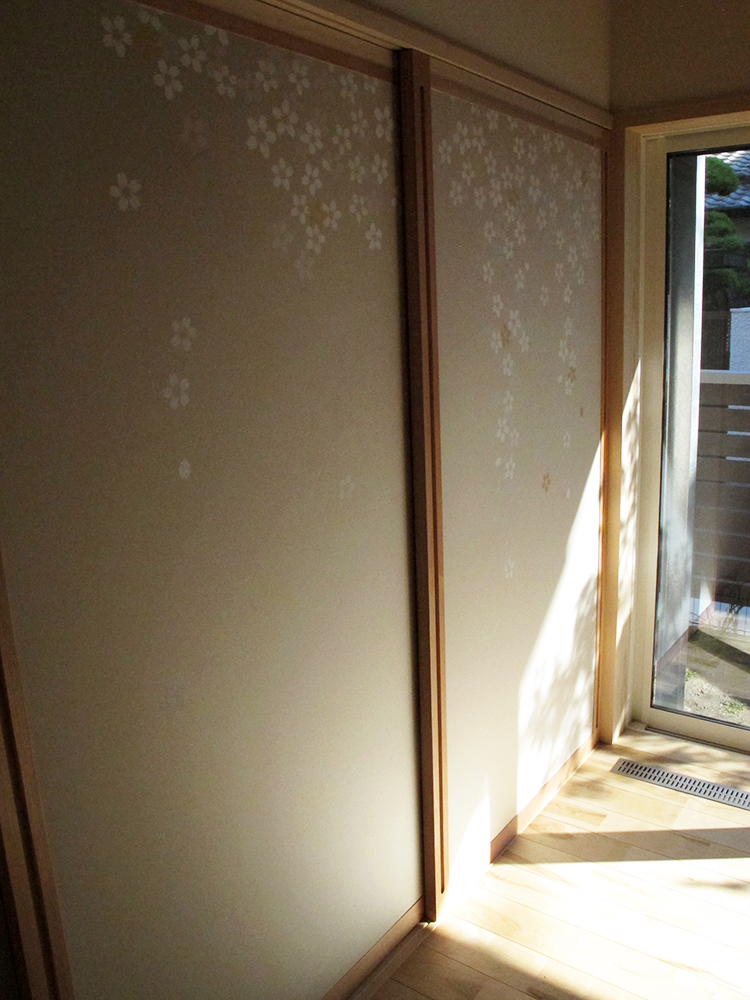 葡萄柄のふすまと爛漫柄のふすま・大阪市東淀川区