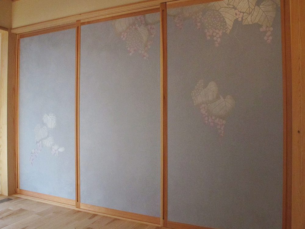 葡萄柄のふすまと爛漫柄のふすま・大阪市東淀川区